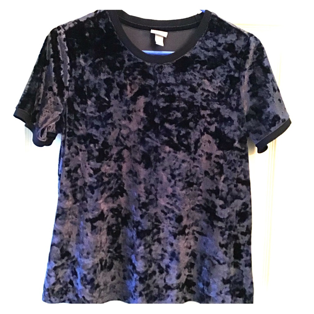 Beautiful blue velour woman’s top.